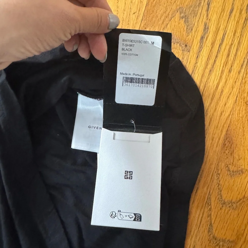 GIVENCHY BNWT Tee w/4G Emblem, Draped Back in Black Silver Size M - Picture 6 of 10